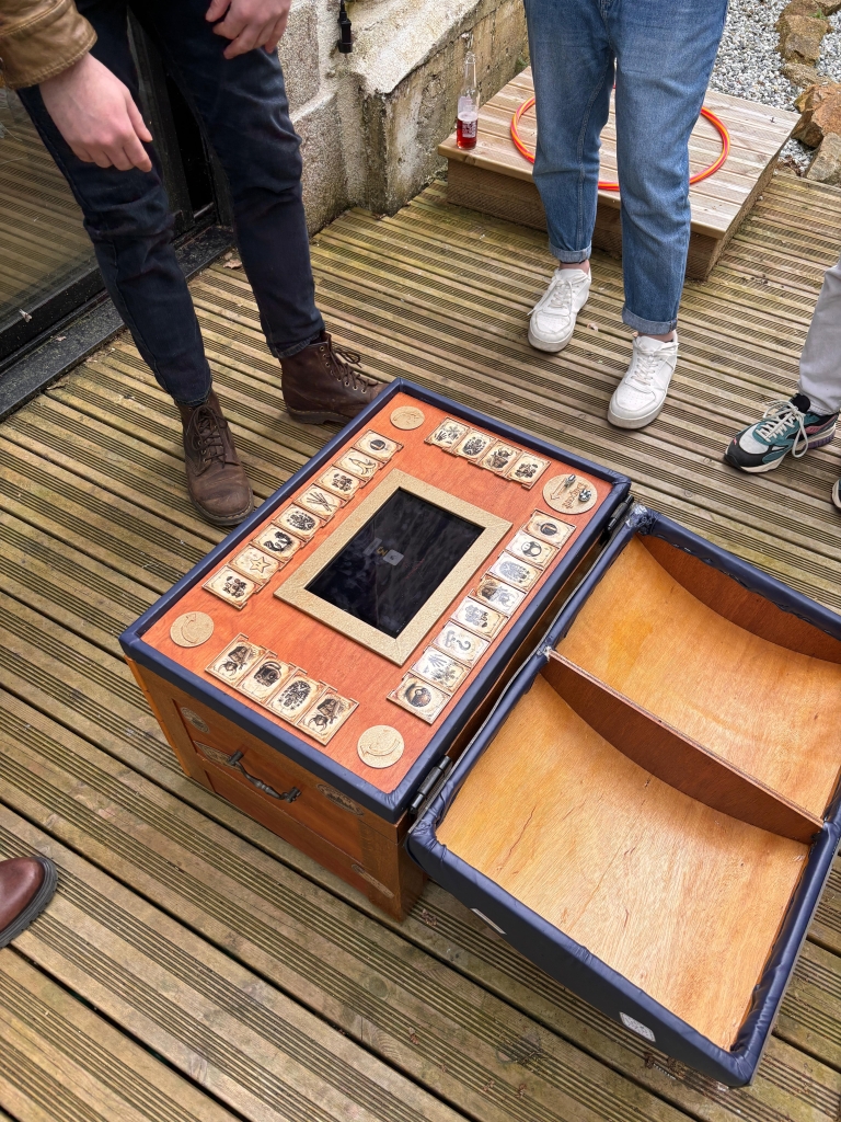 Malle à jeux interactive